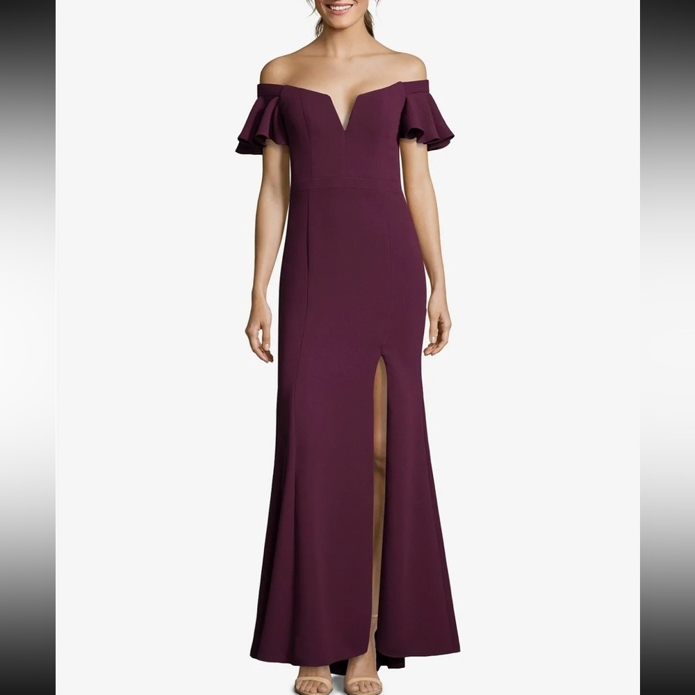 Gorgeous never worn $350 Xscape brand evening gown size 6.